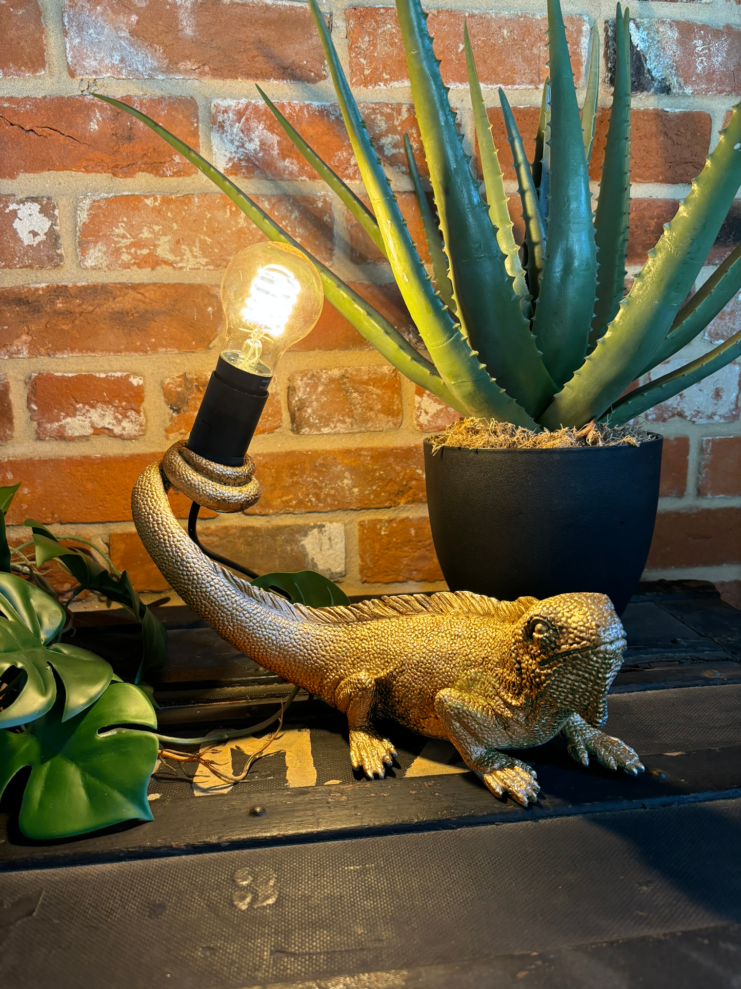 Gold Iguana Lamp