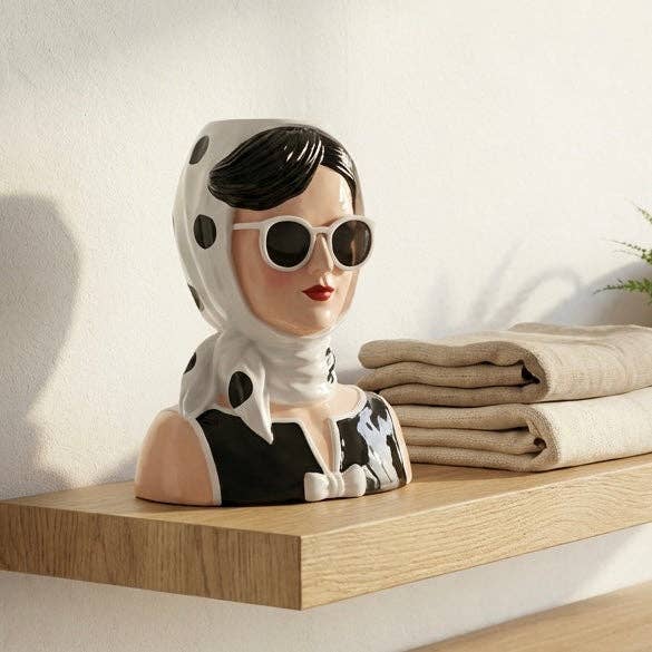 Audrey Resin Vase