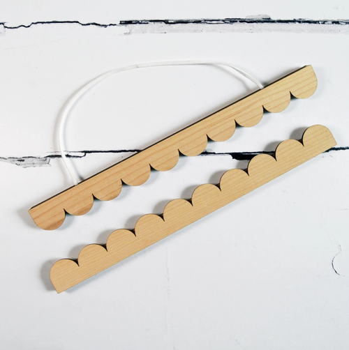 Magnetic Picture Hanger - A3 Scallop