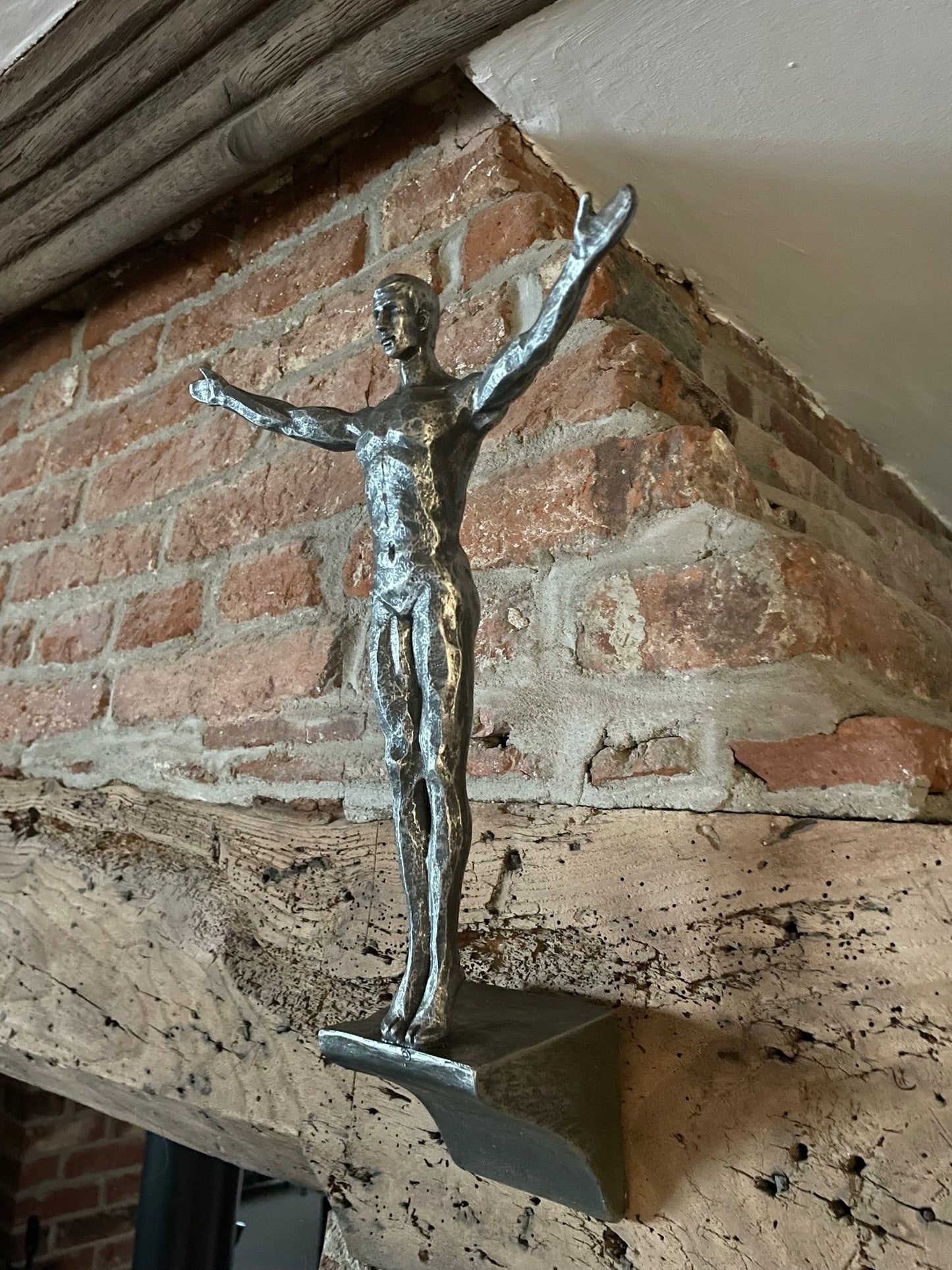 Antiqued Silver Climbing Men - Set of 3
