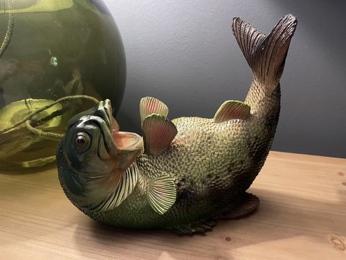Flapping Fish Bottle Holder